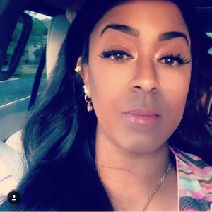 Meet your Posher, Monyuette